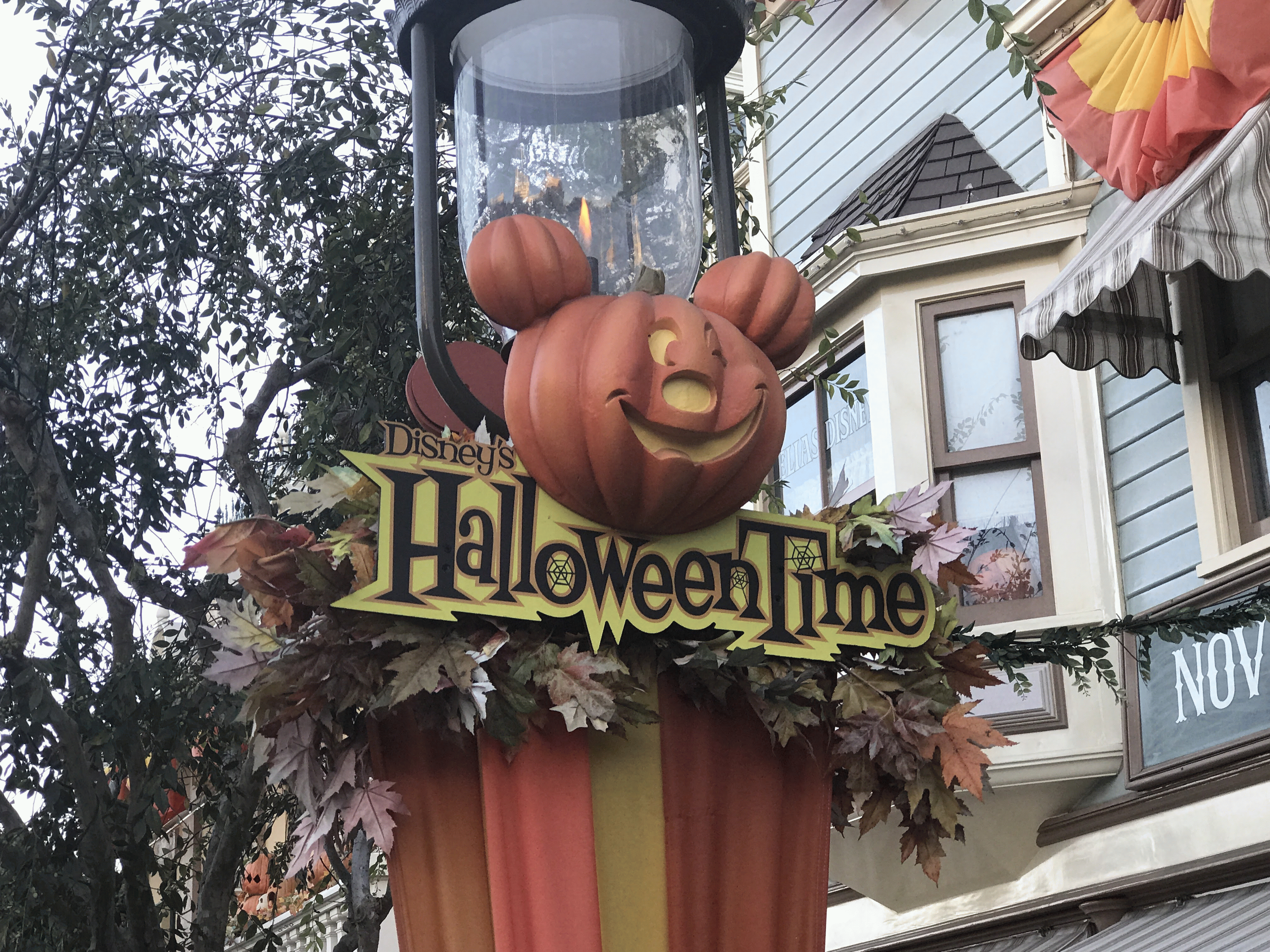 disneyland halloween time pole decoration